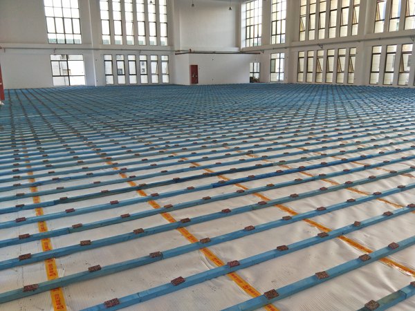 學(xué)?；@球館木地板如何養(yǎng)護(hù)